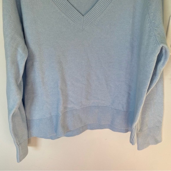 Old Navy Blue V-Neck Sweater Size Medium - Picture 4 of 6